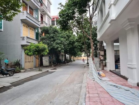 Bán nhà khu Tái định cư Thượng Thanh, Gara, vỉa hè, dân trí cao, an sinh đỉnh, nhỉnh 4 tỷ