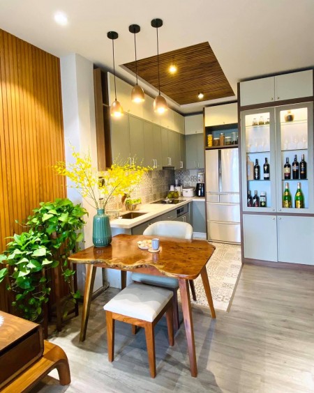 Tuyệt sắc giai nhân, hiếm nhà Nguyễn Văn Cừ, 5 tầng, ô tô tránh, giá yêu thương, nhỉnh 4.5