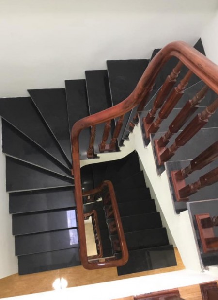 Bán nhà Phú Diễn ô to tặng nội thất, khu an sinh đỉnh, dt 34m2, 5 tầng mặt tiền rọng chỉ 2.85 tỷ