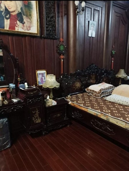 Cần bán biệt thự khu tái định cư Giang Biên mặt phố lô góc dt 690m, giá 140 triệu/m2