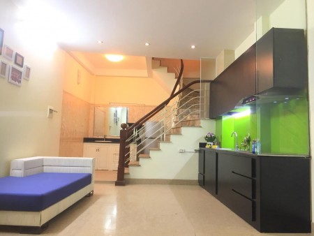 Nhà Phạm Văn Đồng Phân Lô 45m 3 bước ra ngã ba Hoàng Quốc Việt Chủ tặng lại Nội Thất