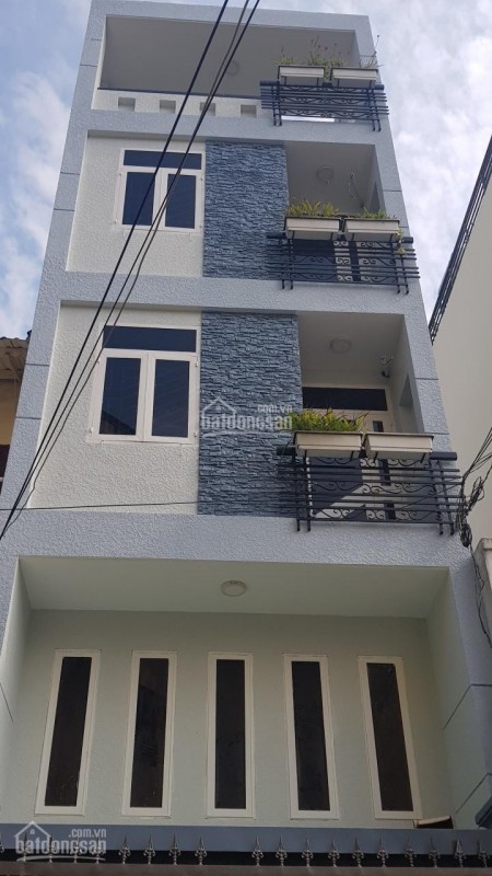 Cần bán nhà mặt phố trung tâm thị trấn Đông Anh diện tích sử dụng 50m2, 5 tầng, giá 5 tỷ