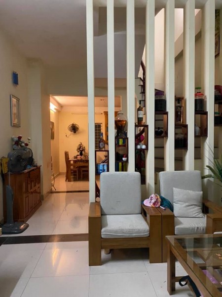 Bán nhà sổ đỏ diên tích 39m2, phố Yên Lộ nhà rộng ở sướng, giá bán chỉ 1.95 tỷ, lhcc