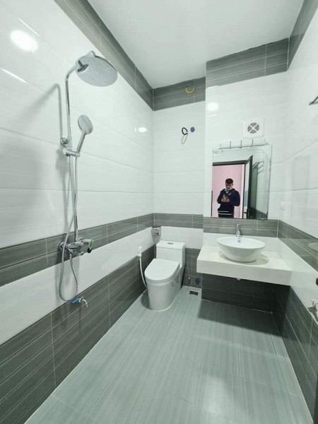 Bán nhà Hai Bà Trung, nhà mới đẹp ngõ thông, kinh doanh sầm uát, dtsd 55m2, 5 tầng, giá 5.8 tỷ