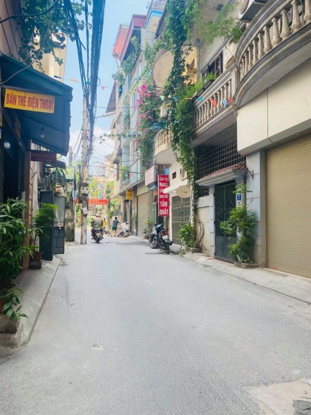 Bán nhà đẹp Thanh Bình giá cực rẻ, dân trí cao hơn 30M, giá bán 2,8 tỷ, lh 0918735090