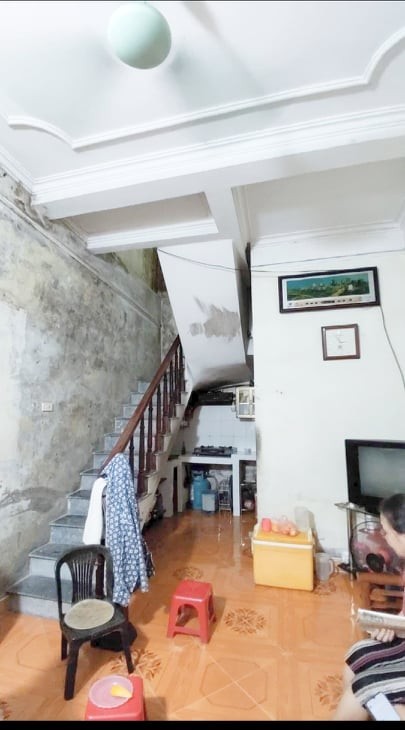 Bán nhà Ngọc Lâm, gần trường Gia Thiều, diện tích sử dụng 28m2, 2 tầng, giá bán 2,2 tỷ