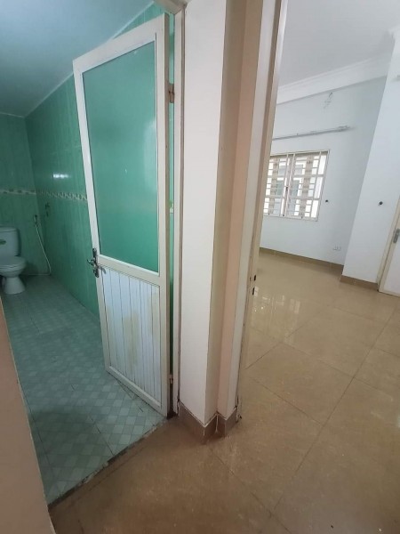 Bán nhà nguyên căn lô gốc ngõ ô tô phố Ngọc Khánh dt 74m2, đúc 2 tầng, MT 5 m, giá 11.5 tỷ