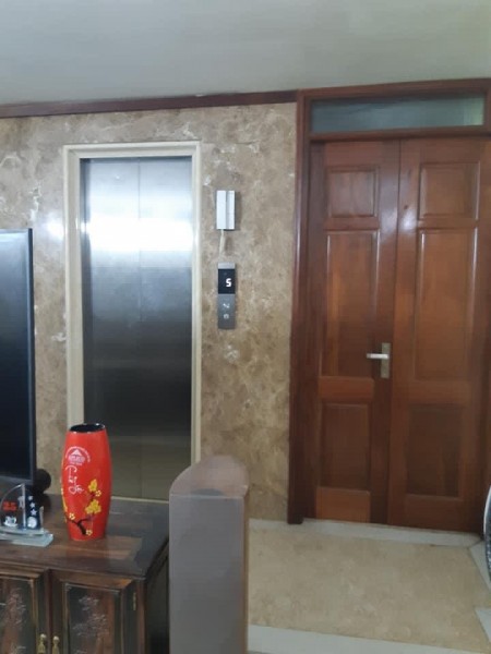 Cần Bán Nhà Ngọc Hà thang máy vị trí đẹp làm văn phòng kinh doanh đều hợp lý giá 7.5 tỷ
