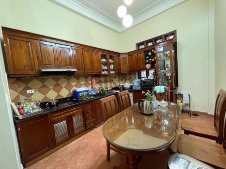 Bán nhà Lạc Long Quân, 100m ra hồ Tây, kinh doanh đỉnh cao, diện tích 66m2, giá 8 tỷ