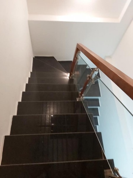 Tôi cần bán nhà khu vực Đường Hoàng Mai, 40m 4 tầng, nhà mới, ở ngay, gần oto, 0877771009