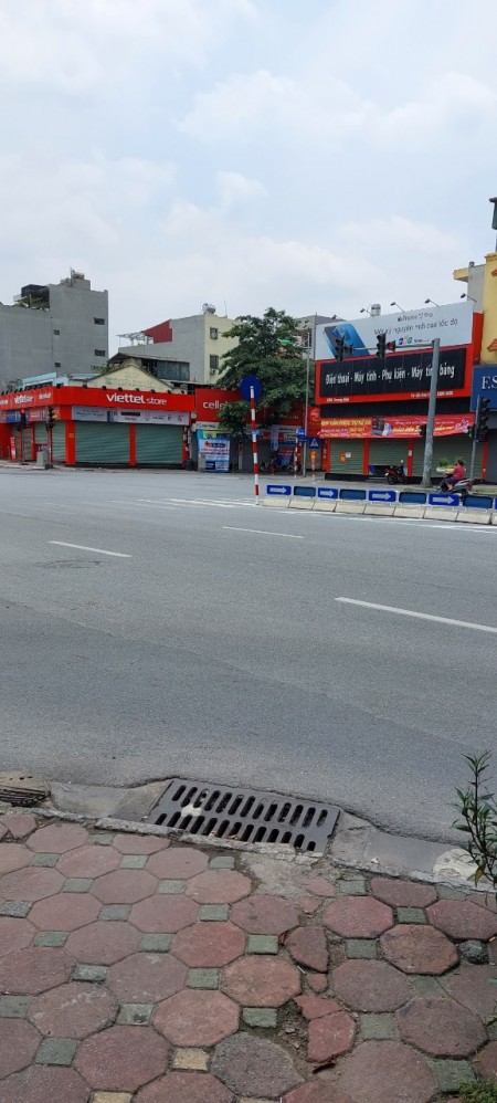 Bán nhà Quận Đống Đa, mặt phố kinh doanh đỉnh, giá nhỉnh 10 tỷ, xe ra vào thoải mái, lhcc