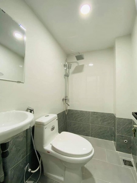Nhà Hoàng Hoa Thám, Phú Nhuận, hẻm xe hơi, nội thất VIP, dtsd 42m2, mt 7m, giá 6.6 tỷ TL