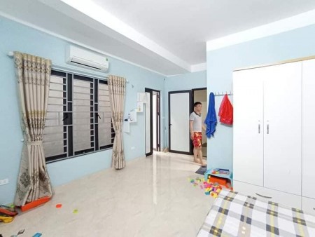 Bán nhà nguyên căn Khương Trung có ô chờ thang máy, nhà đẹp lung linh, giá tốt, sổ sẵn