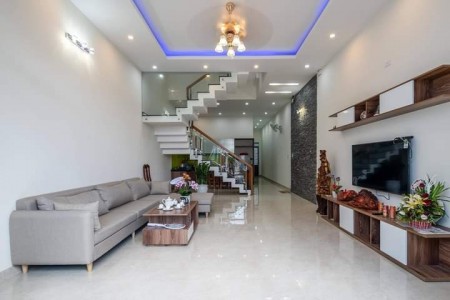 Bán nhà nguyên căn đẹp vị trí đường Hoàng Mai chia lô dt 55m2, 6 phòng, giá nhỉnh 5 tỷ.