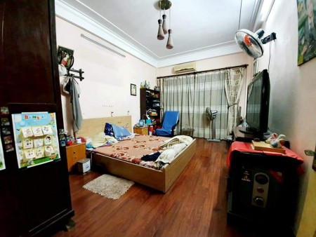 Cần bán nhà Giáp Nhất diện tích 32m2 giá bán 3.6 tỷ gần ô tô 2 mặt thoáng, ở thích, khu an ninh