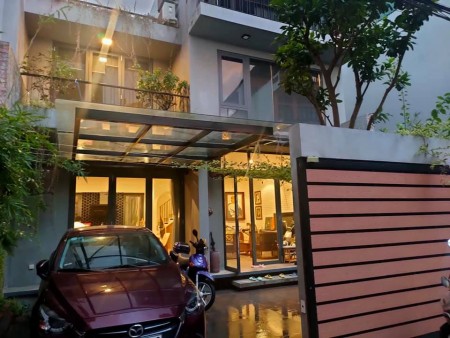 Bán biệt thự đẳng cấp Long Biên, oto vào nhà, ngõ thông, sổ đẹp, khu dân trí