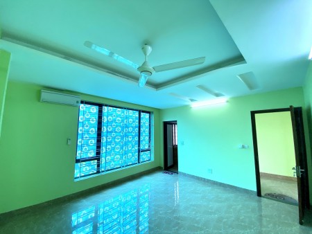 Bán nhà Ngọc Thuỵ Quận Long Biên, ô tô tránh, kinh doanh đỉnh, dt 76m2, 4 tầng, giá 8.5 tỷ
