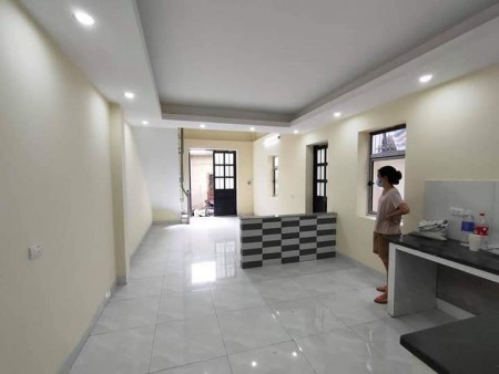 Bán nhà Ngọc Lâm, Long Biên diện tích sử dụng 50m2, mt 5m, giá chào 3 tỷ, còn mới nguyên