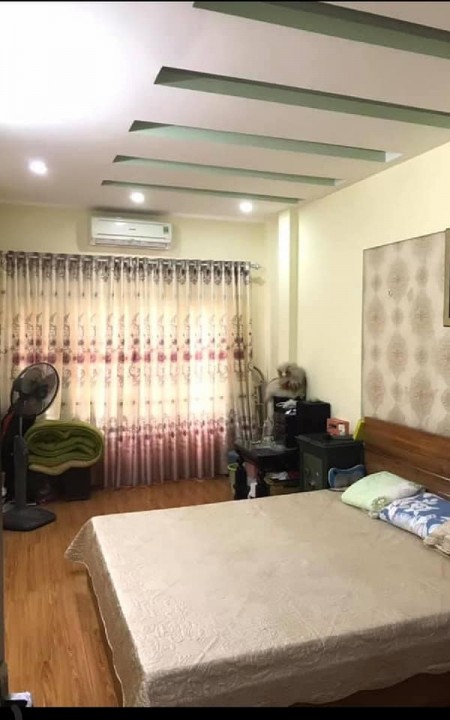 Bán nhà Cự Lộc, diện tích sử dụng 35m2, 5 tầng, giá bán 3.2 tỷ khu dân cư đông đúc