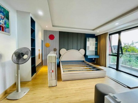 Bán nhà đẹp đường Lệ Mật, Việt Hưng lô góc Ở KD thoải mái, Ô tô tránh dt 50m2 mt 4m