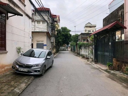 Bán nhà 3 tầng đúc dt 74m2 căn góc Trâu Quỳ gần học viên, giá chỉ 4.3 tỷ, lh 0983253436