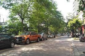 Giá Covid 2.6 tỷ Nhà Nguyễn Đình Hoàn cách mặt phố 4 bước 3 bước ra bãi gửi xe oto