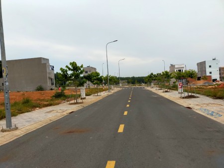 Bán gấp lô đất ngay cổng xanh sổ hồng riêng từng nền giá 600 triệu liên hệ 0967068799