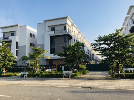 Bán cắt lỗ shophouse căn góc giáp vườn hoa, đối diện tòa nhà chung cư, giá bán 3.8 tỷ