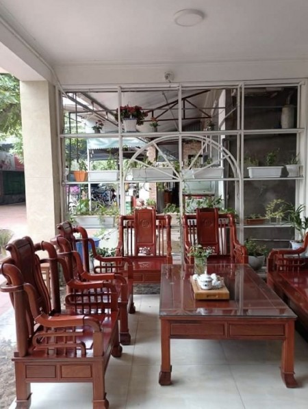 Bán nhà biệt thự sân vườn phường Đức Giang Quận Long Biên, dt 710m2 giá 103 tỷ