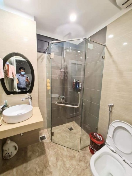 Bán nhà nguyên căn 5 tầng siêu rộng tại Giáp Bát, ở luôn, long lanh, giá bán 4 tỷ, lh 0982420026