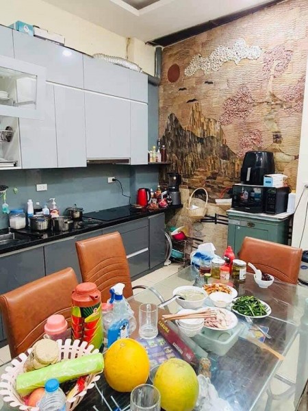 Ban gấp nhà nguyên căn Quận Cầu Giấy, dt 50m2, 5 tầng mặt tiền 4m, giá 4 tỷ, nhà tự xây ở luôn