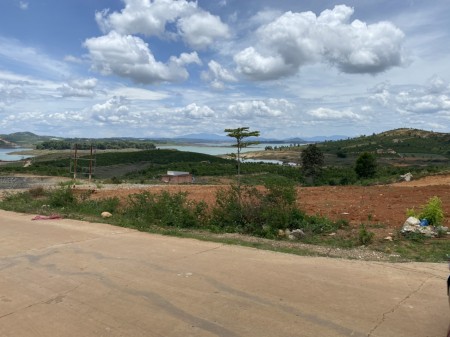 Cần bán lô đất 80m mặt tiền đường bê tông 3600m2 giáp nước View hồ Thuỷ Điện Đại Ninh