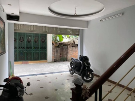 Bán gấp nhà Thuỵ Phương ô tô. vào nhà, đúc 5 tầng kiên cố 30m ra phố, liên hệ 0398582332