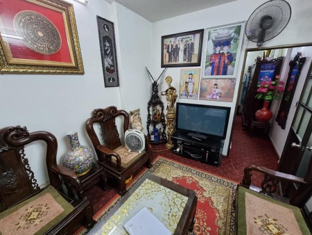 Bán nhà hiếm ngõ Nguyễn Khang, Cầu Giấy, dtsd 25m2, 6 tầng, mt 3.1m, giá 2.9 tỷ, lh 0975513371