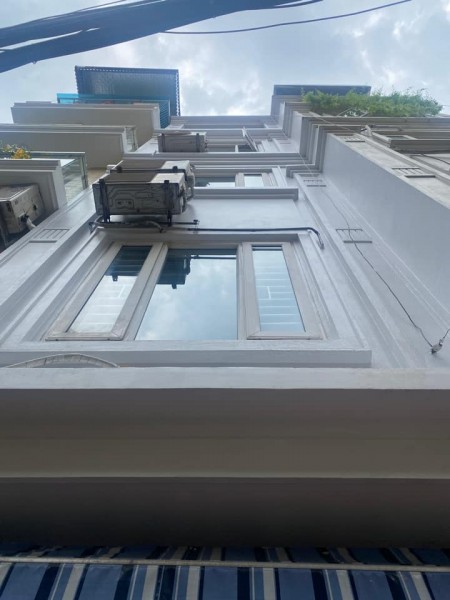 Bán nhà Nguyễn Văn Cừ, Quận Long Biên gara ô tô gần phố diện tích 37m2 giá bán 4.5 tỷ