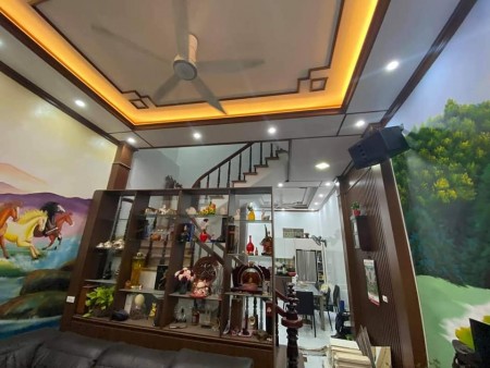Bán nhà Minh Khai 35m2, giá 3 tỷ, sổ đỏ chính chủ, Nội thất đẹp, nhà rất gần phố, Ở luôn