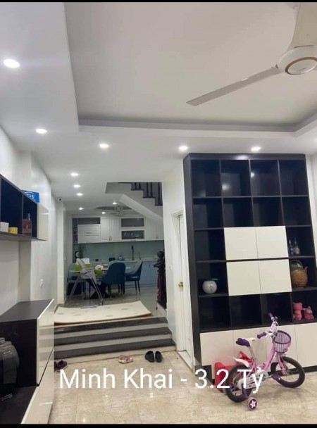 Minh Khai dt 35m2, 4 tầng giá 3.2 tỷ, nhà đẹp ở luôn, gần phố, nhiều tiện ích, vị trí đắc địa