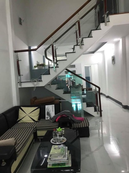 Diện tích 35m2, ngang 4m, đường Ba Tháng Hai, Quận 10, giá bán 5,3 tỷ nhà mới ở ngay