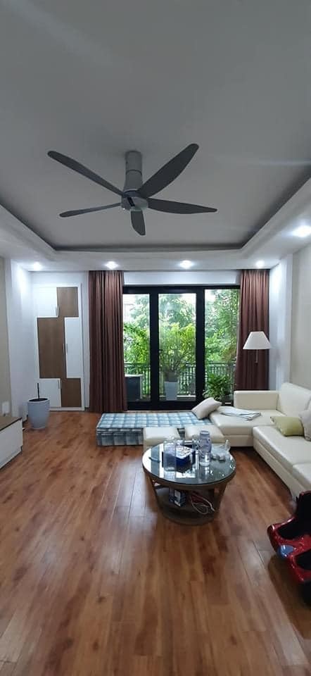 Bán nhà Cầu Giấy, View cây xanh, nội thất long lanh, 5 tầng, diện tích 43m2, giá 3.15 tỷ