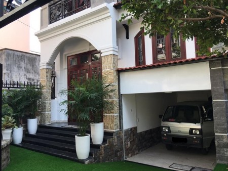 Biệt thự, villa diện tích sử dụng 8x15, 4 tầng, nội thất ngoại, HXH CMT8 Quận 10 Giáp Q3