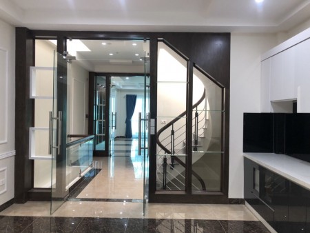 Bán nhà phố Kim Mã, 6 tầng 62m2, thang máy, gara, giá 11,4 tỷ, LH:0947068686