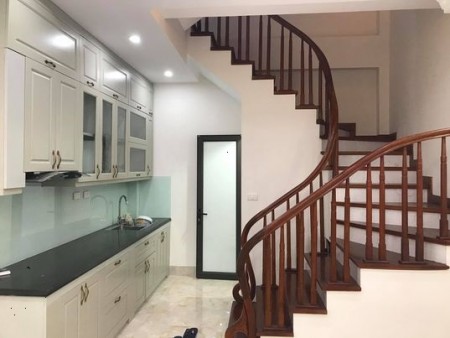 Cần bán gấp nhà Nguyễn Văn Cừ diện tích sử dụng 42m2, đúc kiên cố 4 tầng, sổ sẳn