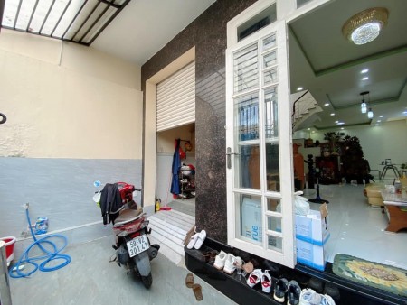 Ngay Rạch Miễu, Trường Sa, Quận Phú Nhuận, diện tích sử dụng 87m2, 4 tầng, bán gấp.