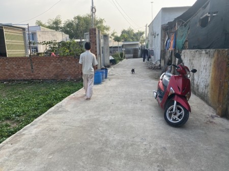 Chính chủ cần bán gấp lô đất diện tích 100m2 vuông vức ngay Chợ Điều Long Bình