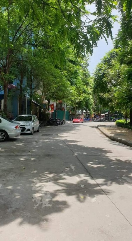 Bán nhà Hồng Tiến diện tích 45m2, đúc kiên cố 4 tầng, ngỗ rộng ô tô đỗ trong nhà giá rẻ