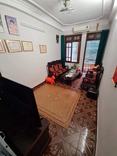 Cần bán nhà Hoàng Ngân diện tích 35m2 giá 3.95 tỷ-2 thoáng khu an sinh tốt, ở thích