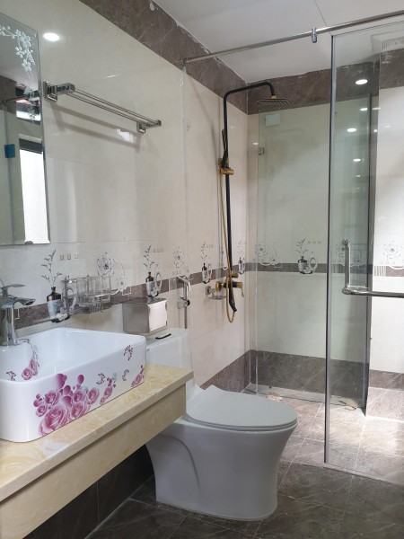 Chính chủ cần bán nhà nguyên căn 2 mặt thoáng, vị trí đẹp 20m ra ô tô tránh, lh 0988650728