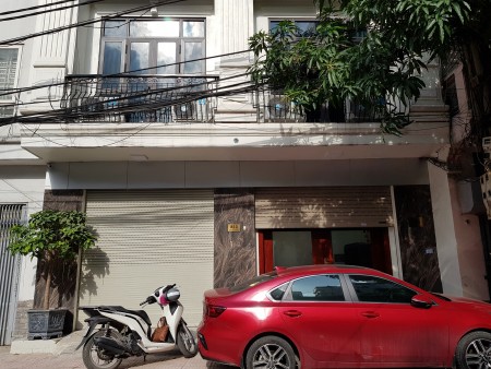 Bán nhà Hoàng Quốc Việt, dtsd 54m2, giá 4.5 tỷ, mới, thoáng, sáng, view đẹp, ngõ to rộng