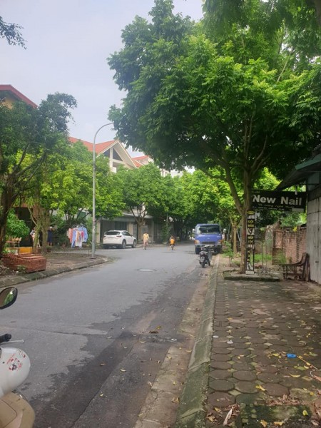 Bán đất tổ 12 phố Thạch Bàn diện tích 200m2 mặt tiền 10m ô tô tránh, vỉa hè giá 13.9 tỷ