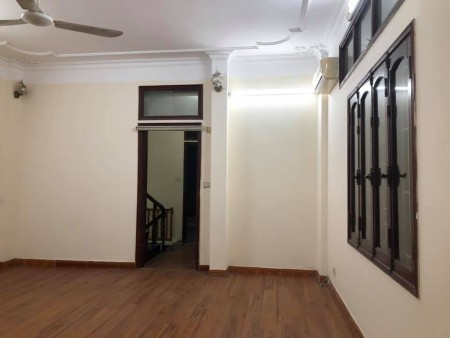 Cần bán nhà nguyên căn còn mới phố Lê Duẩn, vị trí đẹp, cho thuê dòng tiền, 6 tầng, giá hạt dẻ
